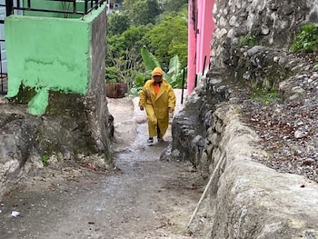 Doce acueductos fuera de servicio dejaron sin agua potable a más de 76.700 usuarios, reportó el Instituto Nacional de Aguas Potables y Alcantarillados. (Cortesía: Defensa Civil Dominicana)