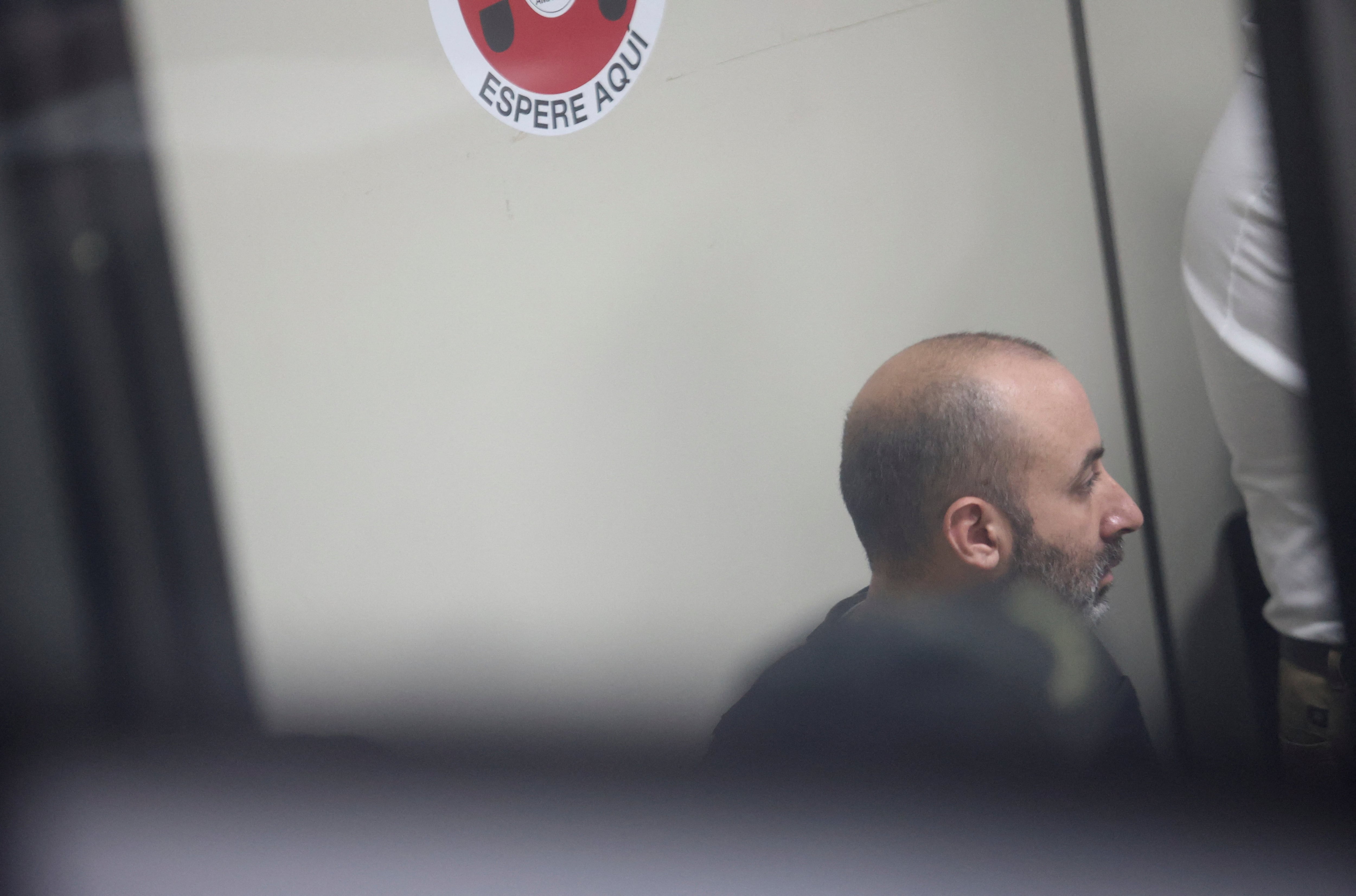El consultor político argentino, Fernando Cerimedo, durante su audiencia judicial en Santa Cruz, Bolivia. 21 de agosto de 2026. REUTERS/Ipa Ibanez