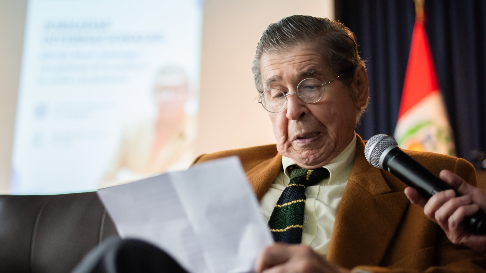 Alfredo Bryce Echenique durante el homenaje realizado en la Universidad Nacional Mayor de San Marcos, donde se destacó su trayectoria y la relevancia de su obra en la literatura latinoamericana. Foto: Universidad Nacional Mayor de San Marcos
