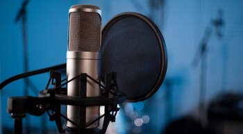 Peso Pluma muestra su voz