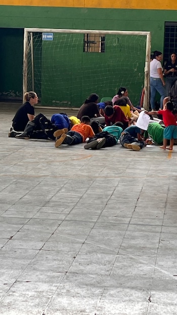 Más de 29 niños hacen