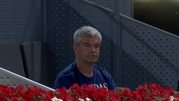 Quién es el padre de Rafa Jódar, la figura que ejerce de entrenador de la joven estrella y es el único que ocupa el banquillo