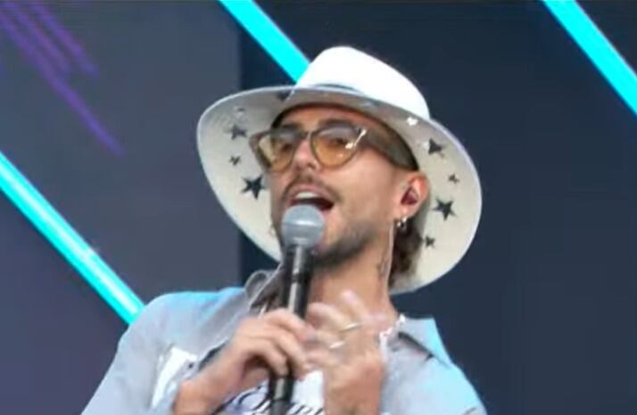 Juan Duque se presenta en los premios Juventud. (Captura de video)