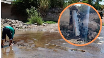 Camión boliviano vuelca y derrama