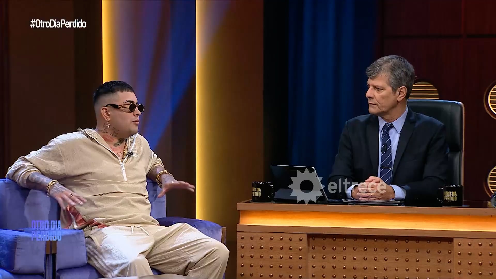 El cantante alcanzó un nuevo hito profesional y personal con un show inolvidable, uniendo la emoción de la música urbana con un acto romántico ante miles de espectadores