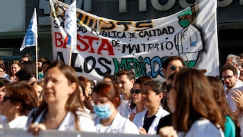 El seguimiento de la huelga médica se mantiene alrededor del 20%, según las consejerías