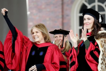 La Sra. Steinem recibió un doctorado honoris causa de la Universidad de Harvard en 2022 (Mary Schwalm/AP)