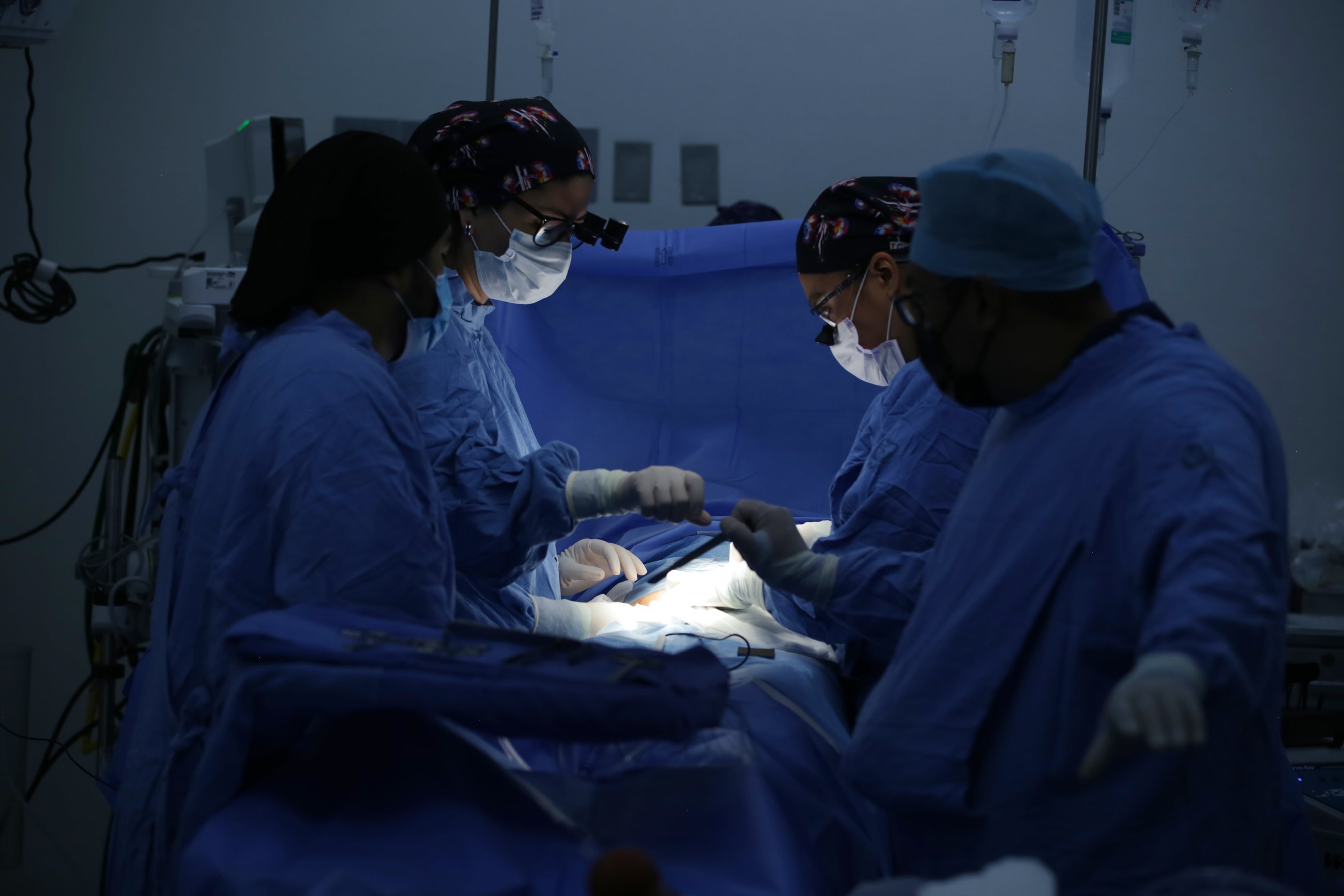 Desde 1985, el ISSS ha llevado a cabo más de 1,100 trasplantes renales, consolidándose como referente nacional en el tratamiento de insuficiencia renal crónica. (Foto archivo IMSS)