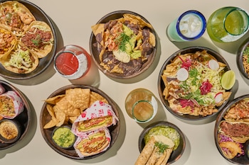 Tacos ilimitados en Bogotá por dos horas, promociones y un shot de tequila por cada gol de la Selección Colombia marcarán la programación especial de El Mexican durante el lo que duré el Mundial 2026.