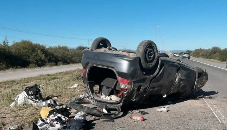 Así quedó el auto que trasladaba a la familia que chocó