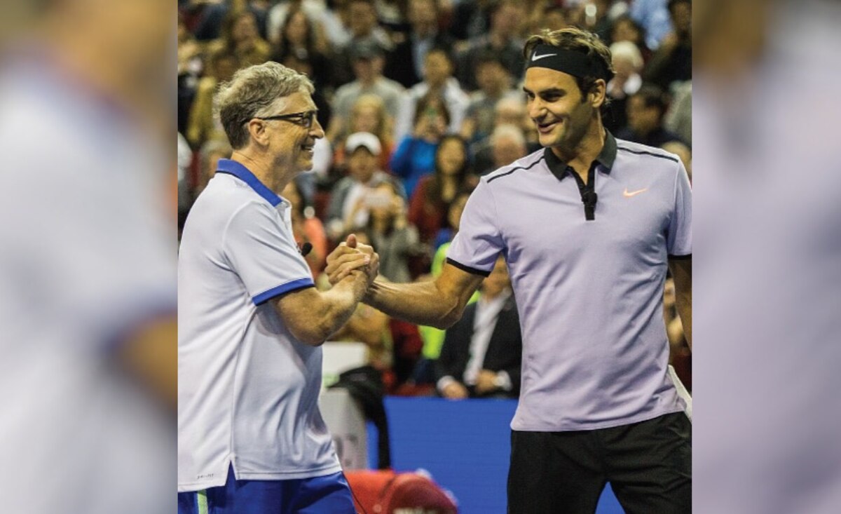 Bill Gates and Roger Federer on the court together