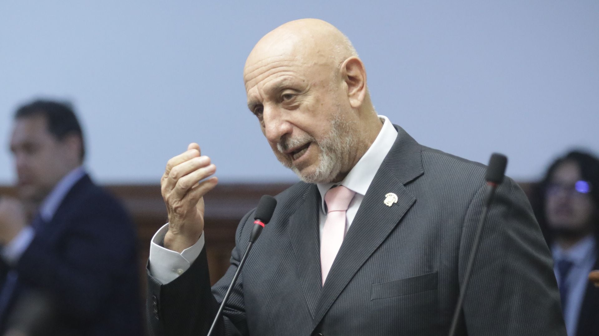 Parlamentario se refirió a la posibilidad del cierre del Congreso.