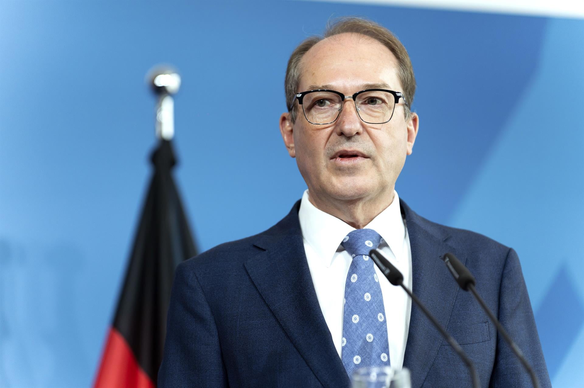 El ministro del Interior de Alemania achaca los disturbios en Francia a "extremistas de izquierda y migrantes"