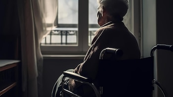 La soledad es una crisis sanitaria, pero los médicos por sí solos no pueden curarla, argumenta un análisis