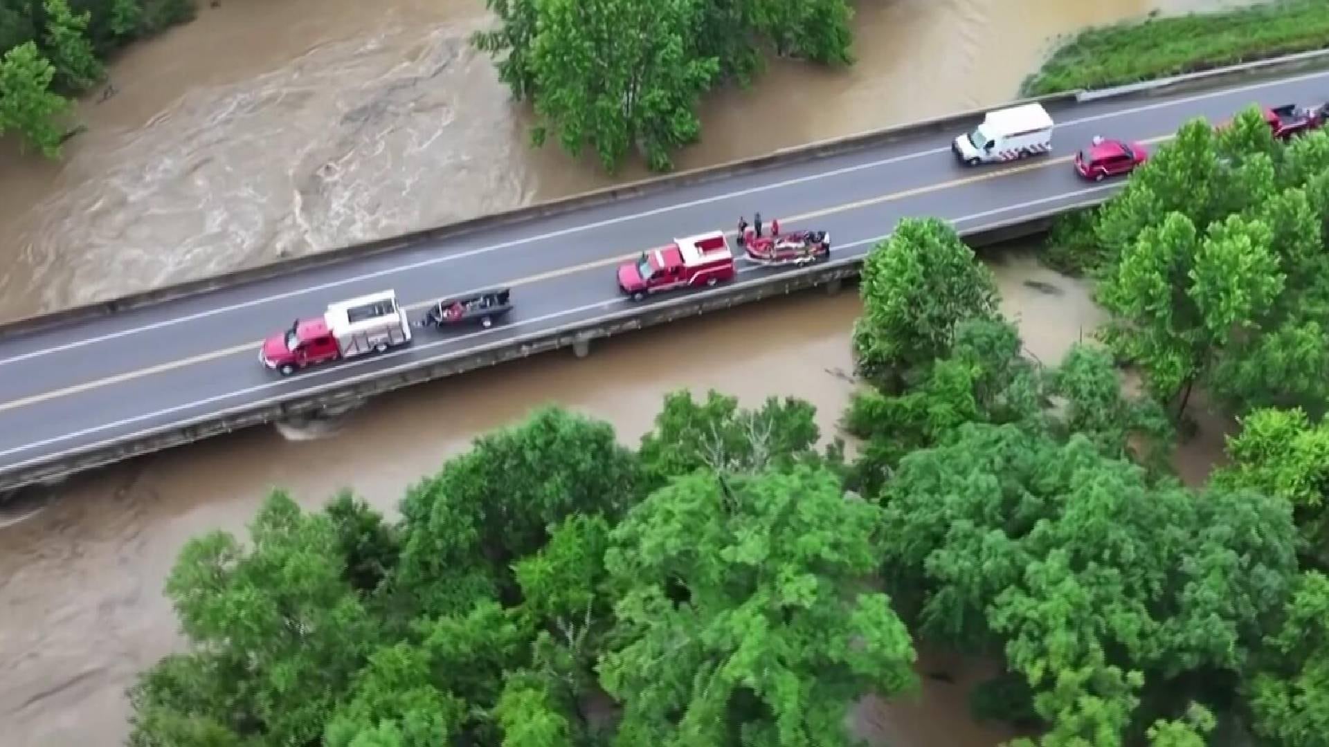 Más de 200 niños y miembros del personal fueron evacuados en helicóptero de Camp Taum Sauk, en Missouri, por inundaciones provocadas por lluvias torrenciales (AP)