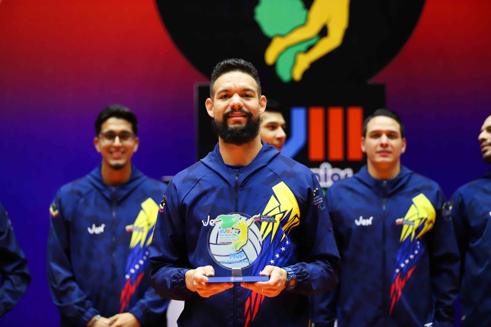 Willner Rivas fue elegido MVP de la Copa Panamericana de Vóley 2025, torneo en el que Venezuela se consagró campeona tras una destacada campaña. Crédito: NORCECA