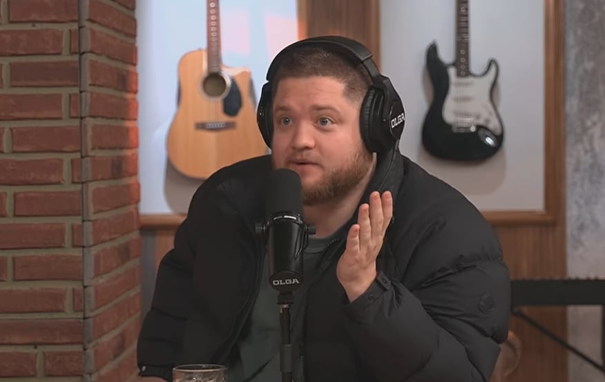 “Una vez, hace mucho tiempo, un tipo con un cuchillo de cocina lo quiso apuñalar a mi viejo”, recordó Toto Kirzner sobre un grave episodio en Polka (Amanece que no es poco, Olga)