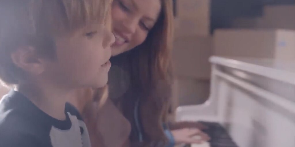 Shakira lanzó el video oficial de “Acróstico” con la participación de Milan y Sasha