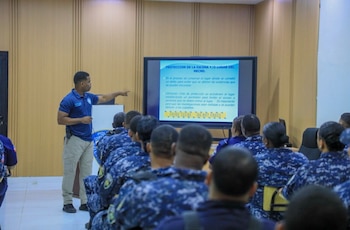 El proyecto de nueva Ley Orgánica de la Policía Nacional regulará por primera vez el uso de la fuerza y fortalecerá los controles internos. (Foto cortesía Policía Nacional República Dominicana)