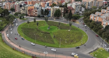 La intervención en la glorieta de la calle 63 con carrera 50 incorporó conexión semafórica para peatones y ciclistas, obras civiles y nueva señalización horizontal y vertical - crédito Secretaría Secretaría de Movilidad