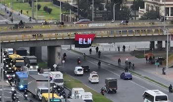 Las autoridades buscan establecer si la bandera del ELN correspondió a propaganda de una estructura del grupo armado ilegal - crédito Redes sociales