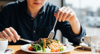 "En lugar de prohibiciones, conviene