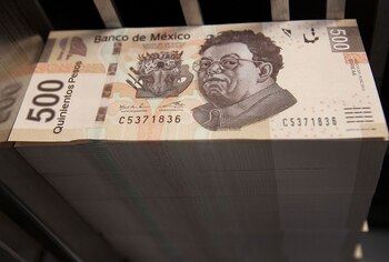 El peso mexicano es la decimoquinta moneda más negociada en el mundo. (Bloomberg)
