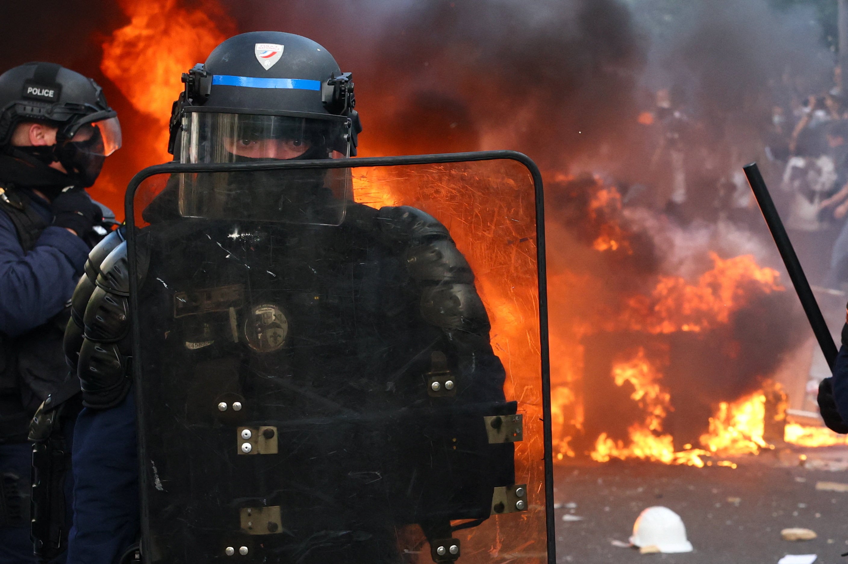 Nuevos disturbios en Francia por las protestas estudiantiles: violentos choques con la Policía en París y Estrasburgo - Infobae