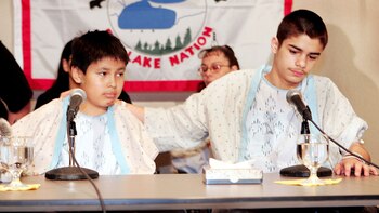 Cody Thunder consuela a Lance