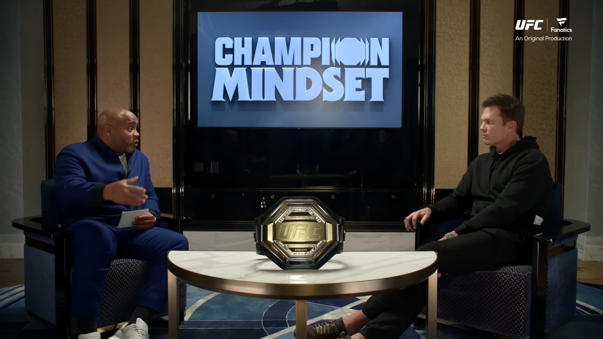 La entrevista entre Tom Brady y Daniel Cormier destacó la mentalidad de campeón y la disciplina como claves del éxito deportivo (YouTube: UFC y Daniel Cormier)