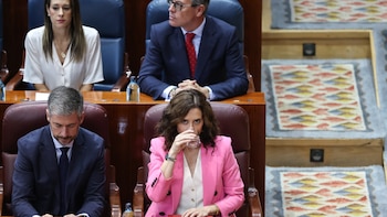 Ayuso acusa a Sánchez de “abandono deliberado” en Ceuta y presume de poner a la venta “varios inmuebles” para financiar la reconstrucción por los incendios