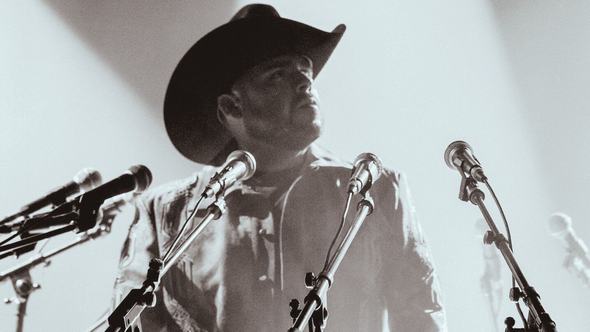 El cantante tiene 14 días para pagar. (Facebook)