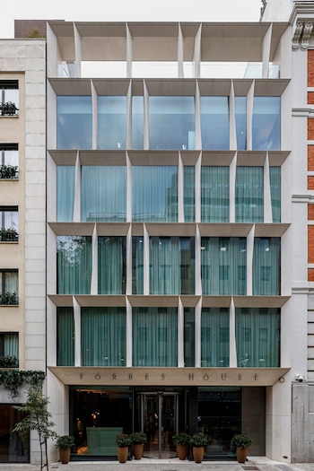 Entrada de 'Forbes House Madrid'.