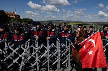 Un simpatizante de Ekrem Imamoglu,