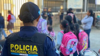 Policia Nacional Civil brinda seguridad en las Escuelas