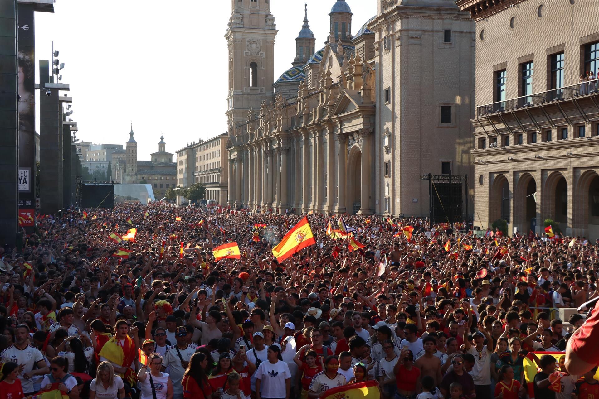 Más de 32.400 personas siguieron la final del Mundial desde la pantalla gigante de la plaza del Pilar
