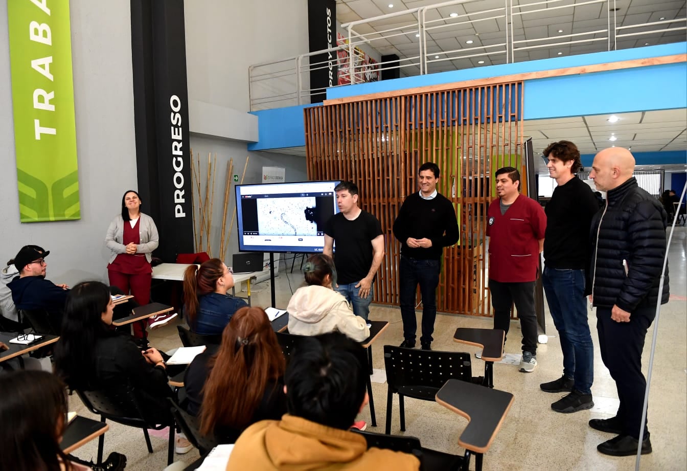 Uno de los encuentros que compartieron los dirigentes de la UCR en la campaña del 2023