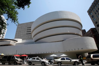 Las autoridades de Nueva York aclararon que el resultado positivo en el Guggenheim no prueba que el museo sea el origen de los contagios de legionelosis (AP Foto/Kathy Willens)