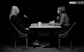 La quimioterapia y los medicamentos le provocaron despigmentación, y Mila Morales afirmó que casi cuatro años después mantiene esa versión de sí misma - crédito captura de video Vos podés, el pódcast / Youtube