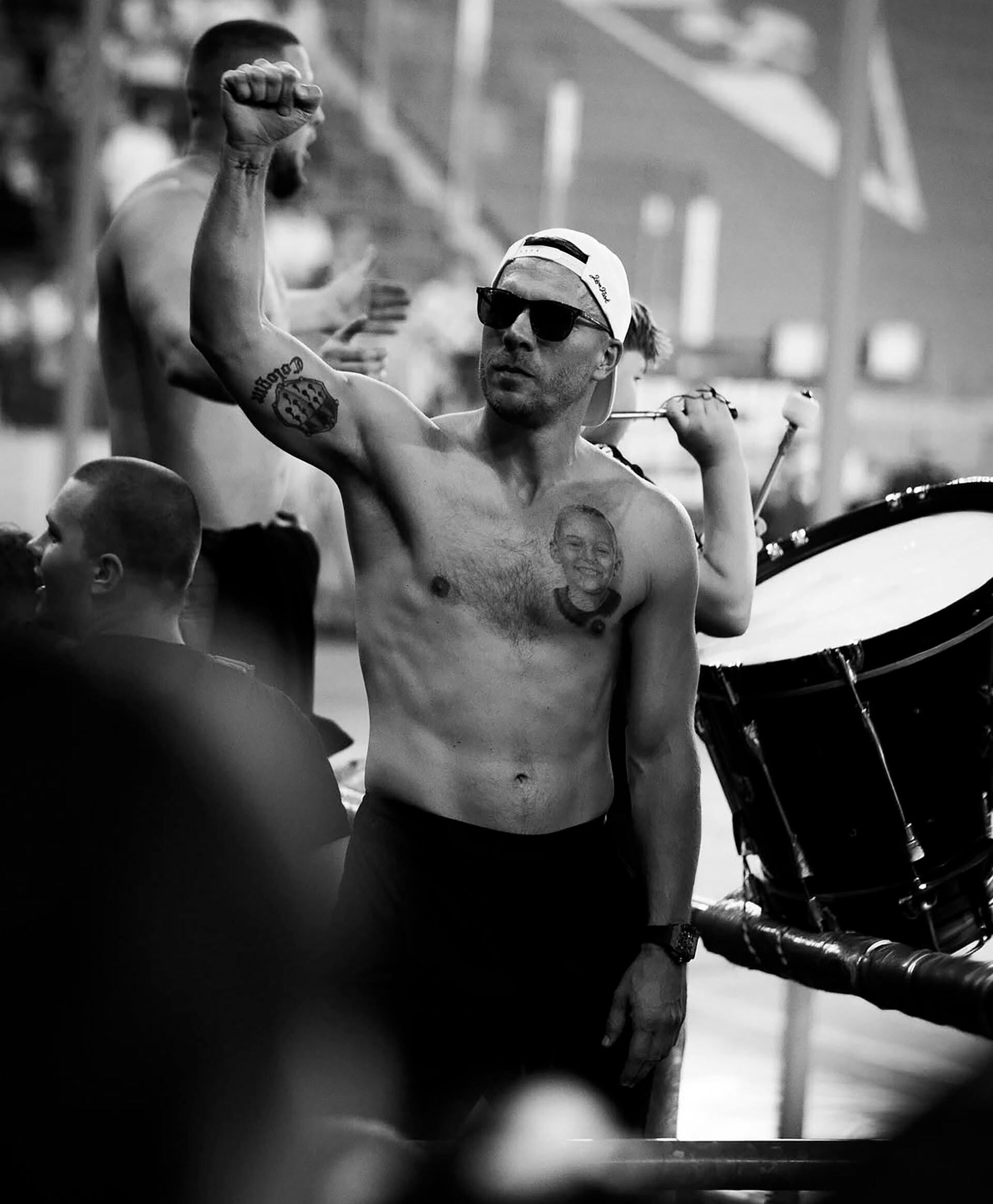 El futbolista alentó a su equipo desde la tribuna
