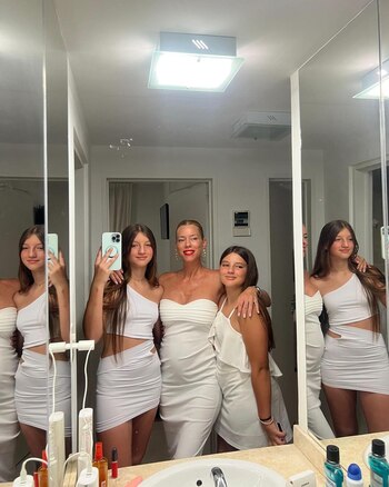 Nicole junto a Allegra y