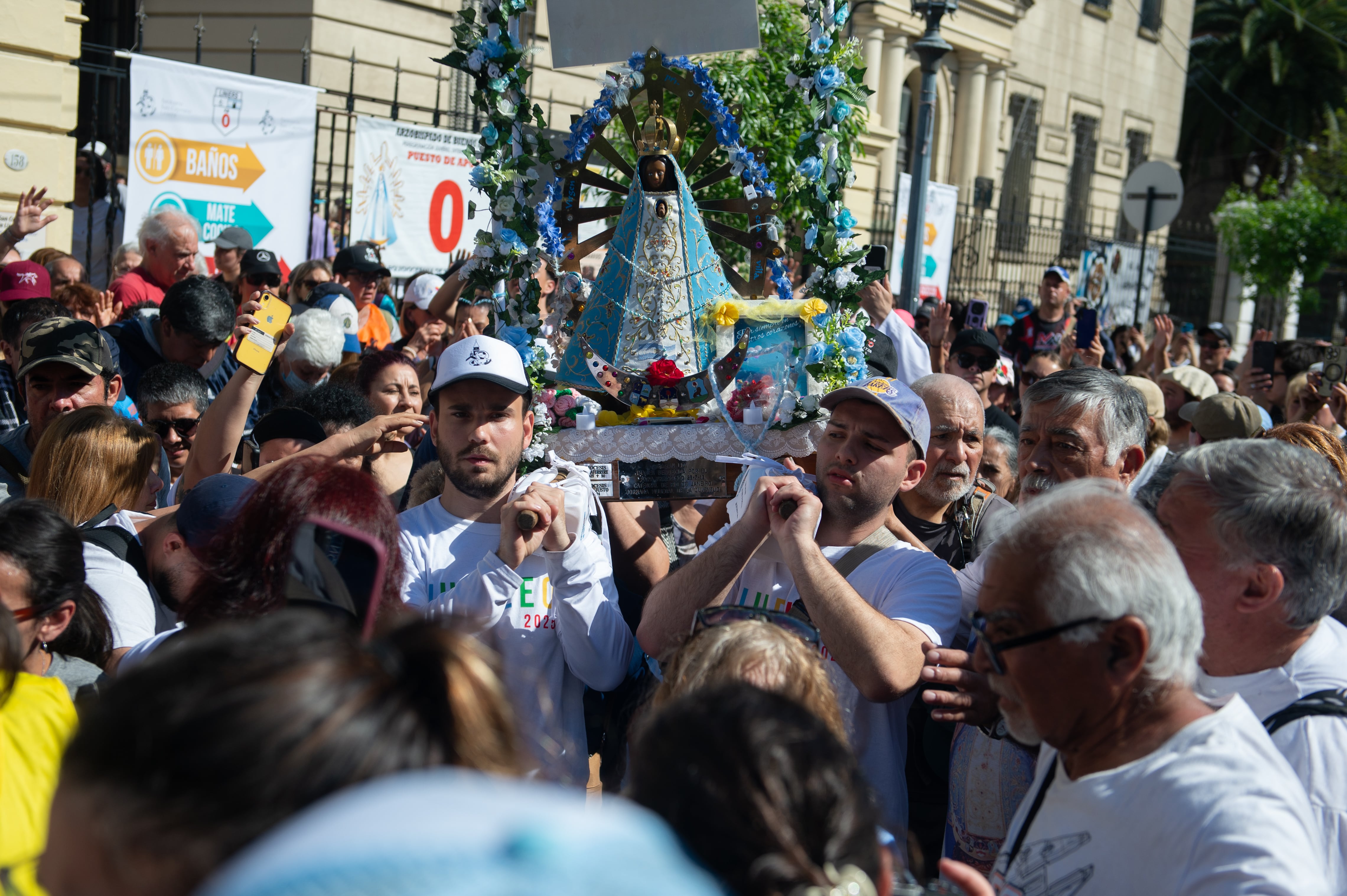 La 52° Peregrinación Juvenil a Luján unirá el barrio porteño de Liniers con la Basílica bajo el lema Madre, en tu abrazo nos reconocemos hermanos