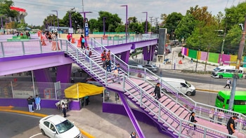 Feministas critican que pinten de morado la CDMX pese a denuncias de represión en 8M y casos de revictimización a mujeres