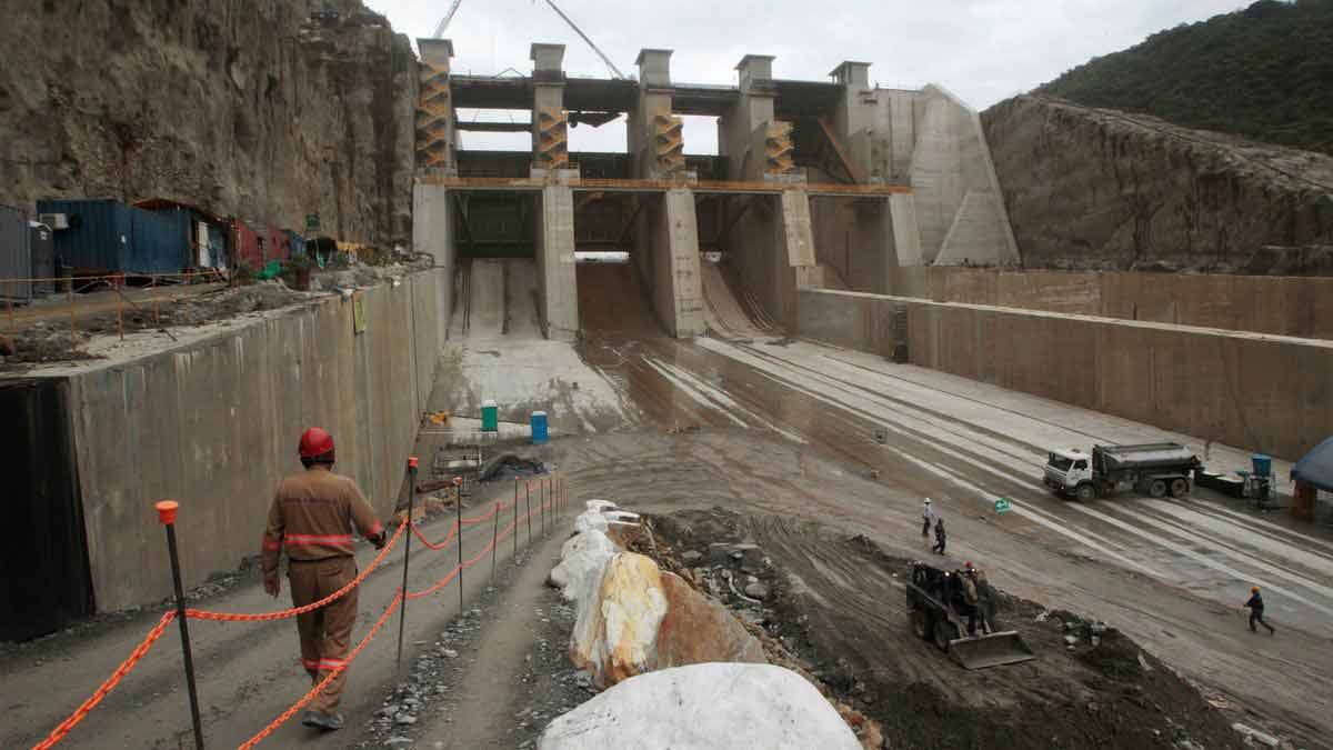 La crisis de 2018, provocada por el taponamiento de los túneles y el colapso de galerías, originó retrasos y sobrecostos que siguen afectando el proyecto - crédito Hidroituango