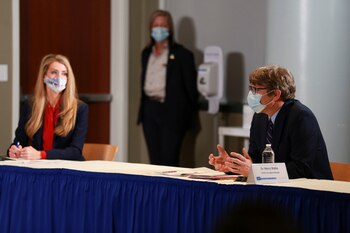 El doctor Henry Walke habla