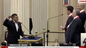 Jaime Quito juró por Pedro Castillo, rechazó que Miguel Torres le colocara la medalla y llamó “traidor” a José María Balcázar