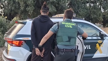 La Guardia Civil detiene a un hombre como presunto autor de un incendio agrícola en Salamanca: fue sorprendido con gasolina y cinco mecheros cerca de varios focos