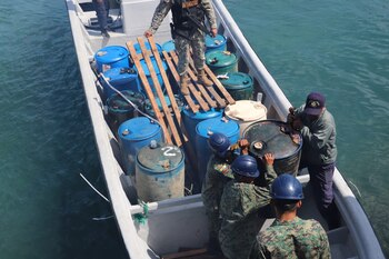 Miembros de la Armada ecuatoriana