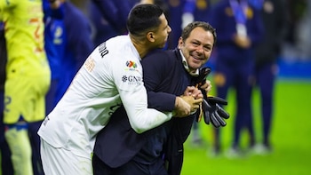 Baños celebra junto al portero