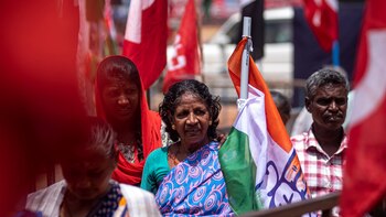 La oposición lucha por salir